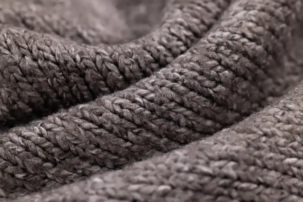 Is Your Wool Itch Really an Allergy? The Truth About Lanolin and Fiber Diameter