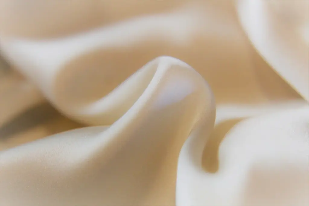 Wool vs. Silk: Which Breathes Better and Manages Moisture?